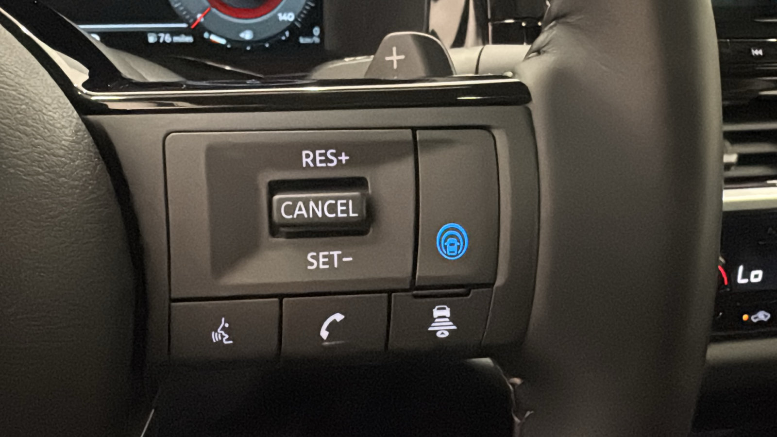 Used 2025 Nissan Pathfinder Platinum AWD/4WD image 14
