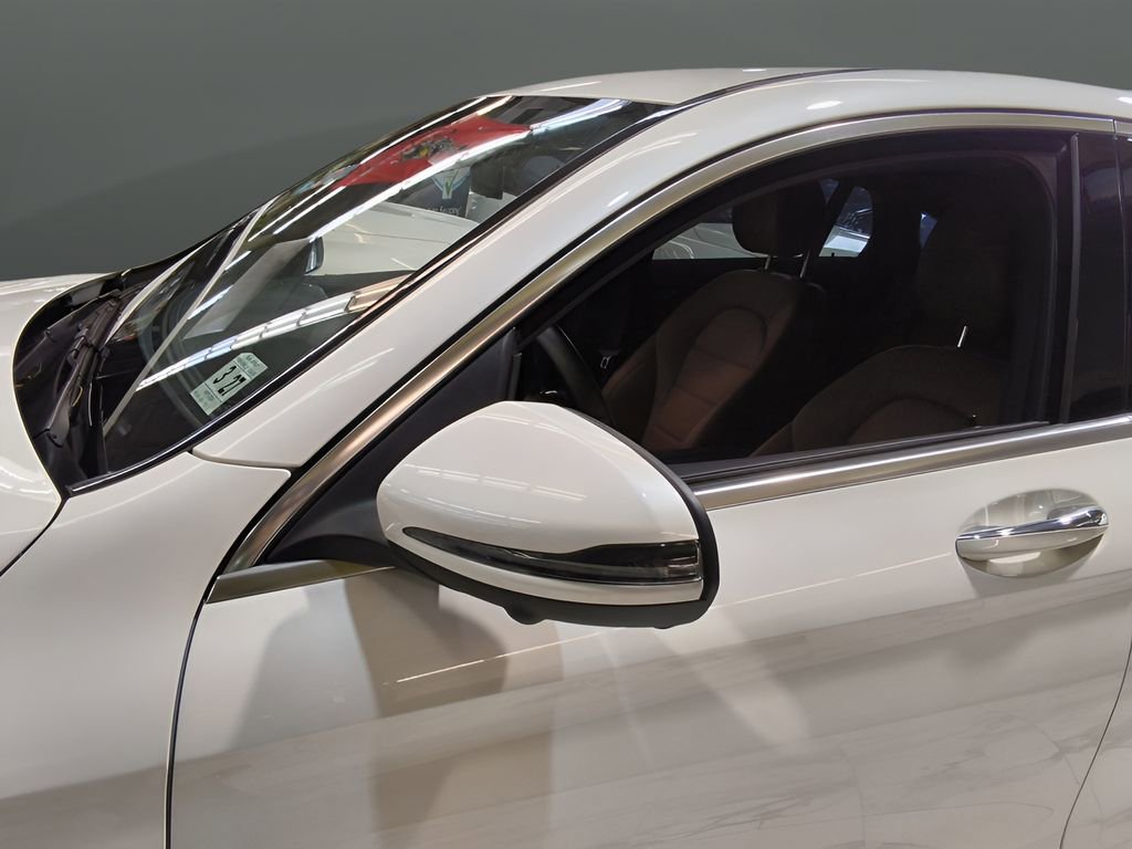 Used 2023 Mercedes-Benz GLC 300 4MATIC Coupe image 10