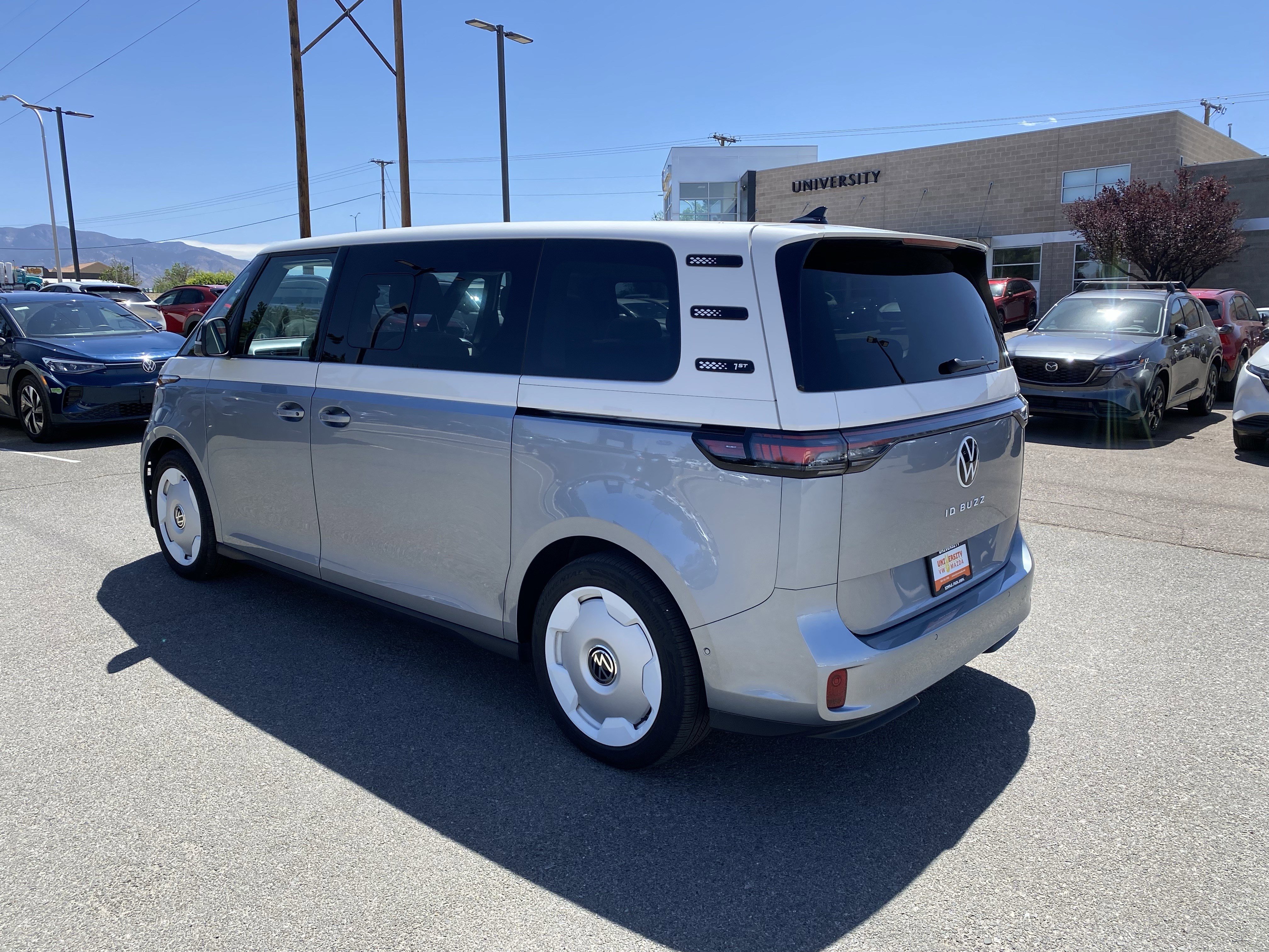 Used 2025 Volkswagen ID. Buzz 1st Edition image 46