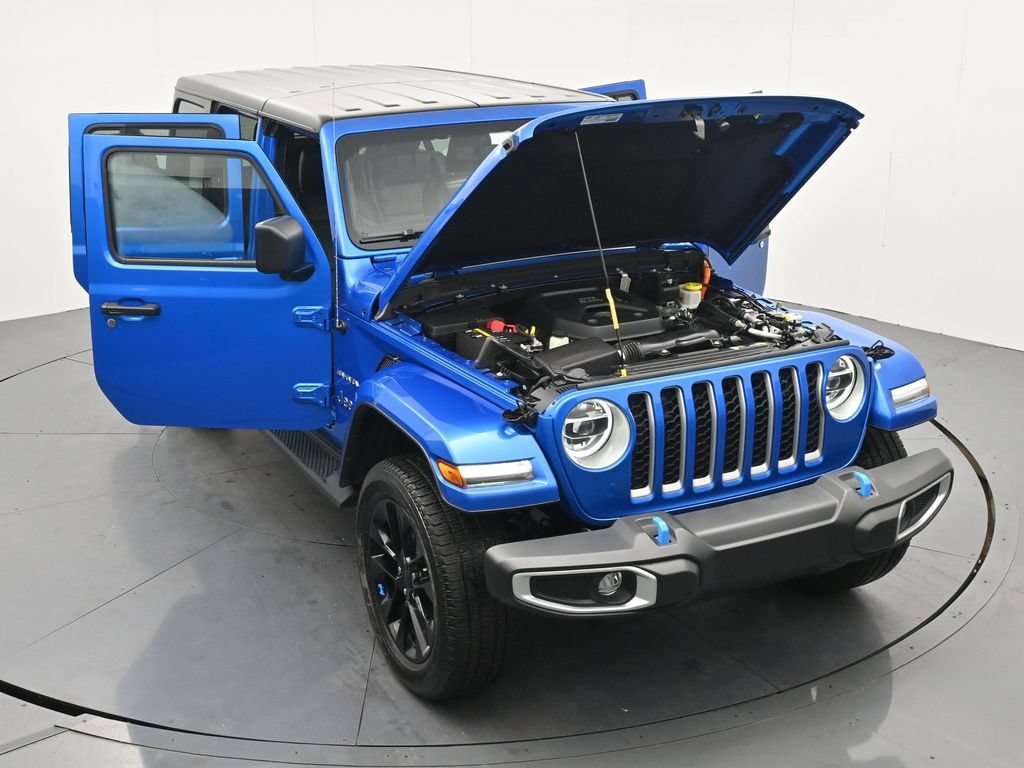 Used 2022 Jeep Wrangler Unlimited Sahara AWD/4WD image 37