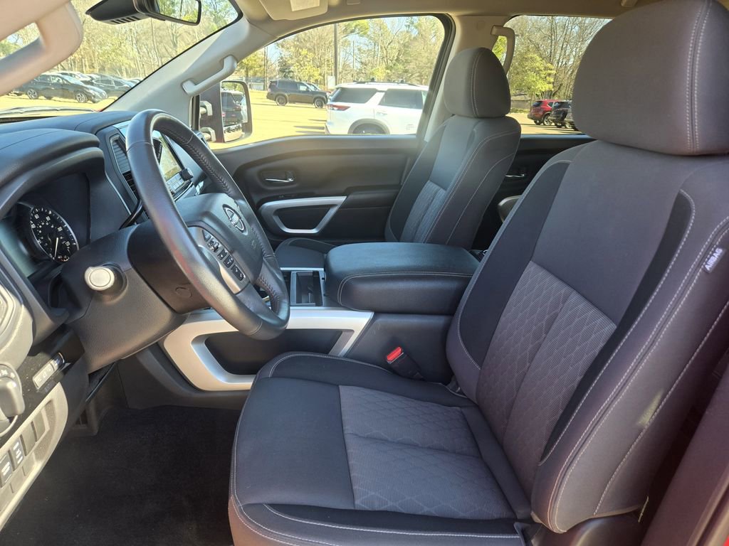 Used 2024 Nissan Titan SV w/ SV Convenience Package image 7