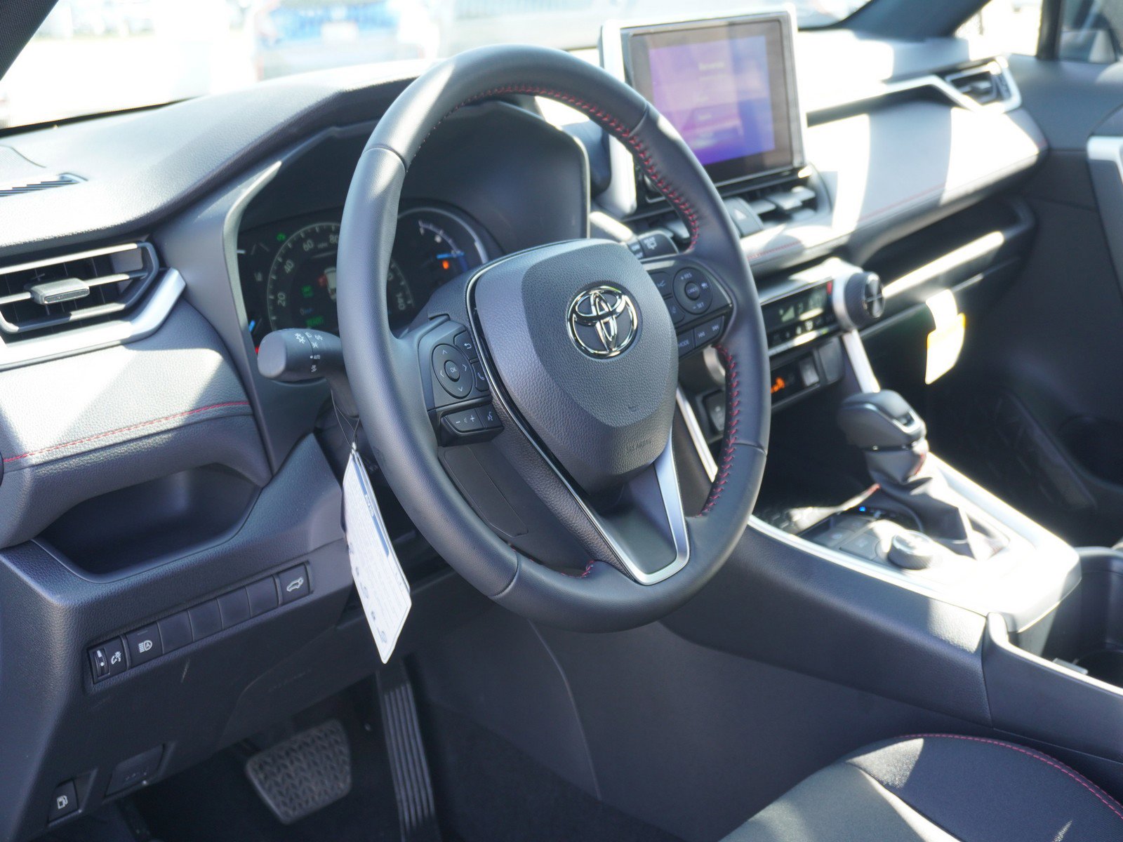 Used 2025 Toyota RAV4 SE image 21