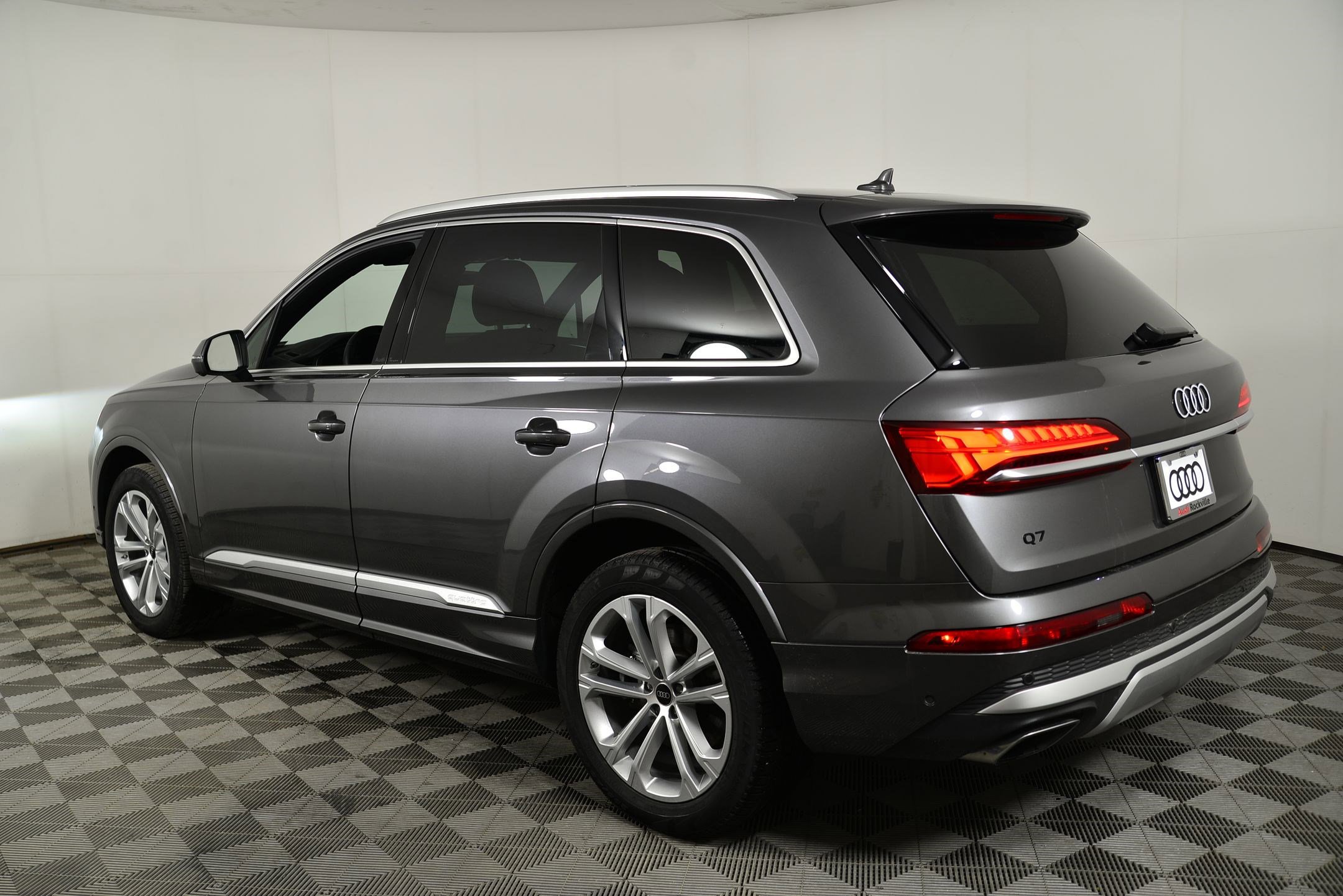 Used 2025 Audi Q7 2.0T Premium w/ Convenience Package image 3