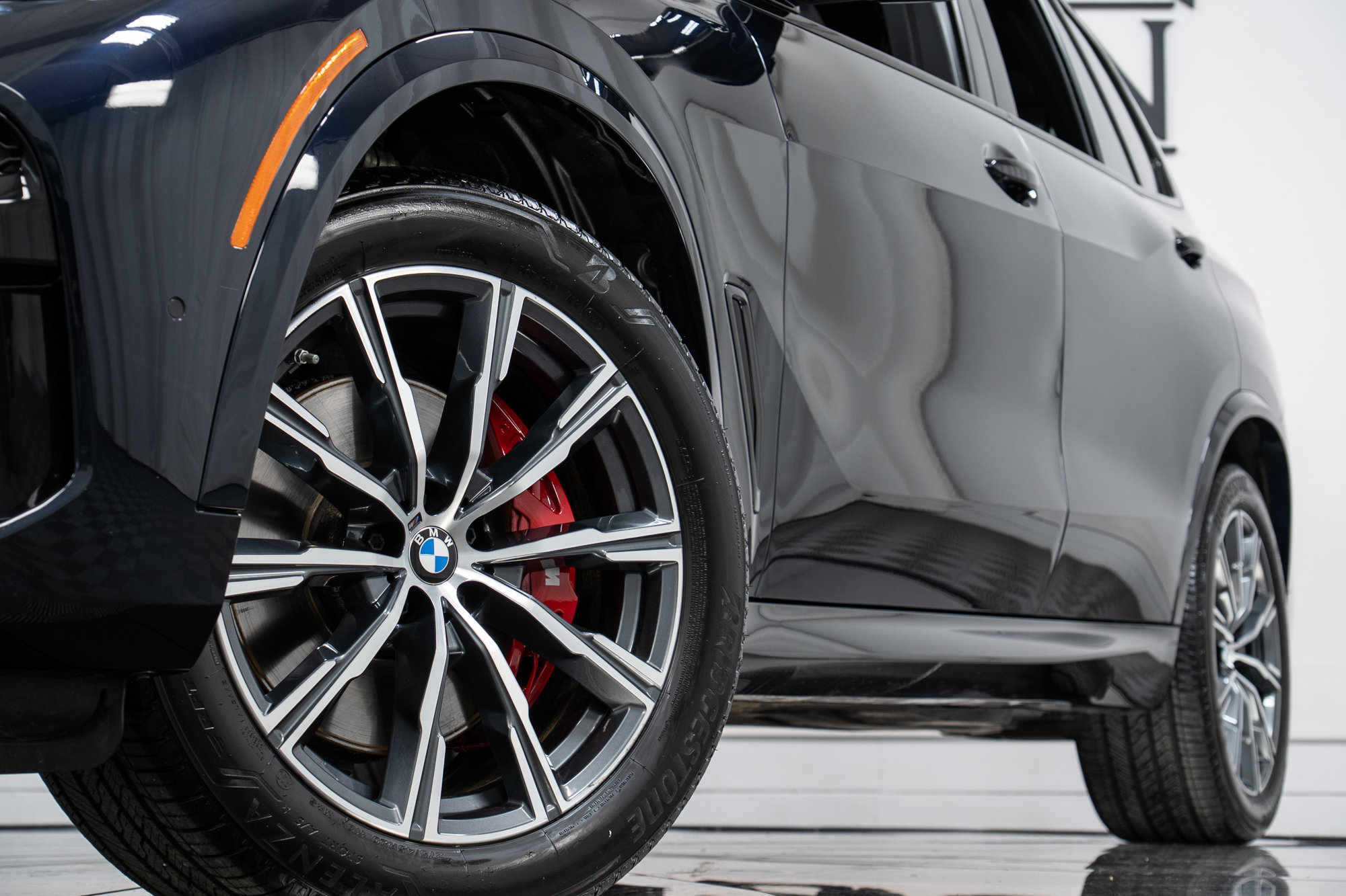 Certified 2022 BMW X5 xDrive40i w/ M Sport Package image 27