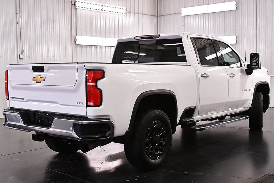 Used 2024 Chevrolet Silverado 2500 LTZ w/ LTZ Plus Package AWD/4WD image 7
