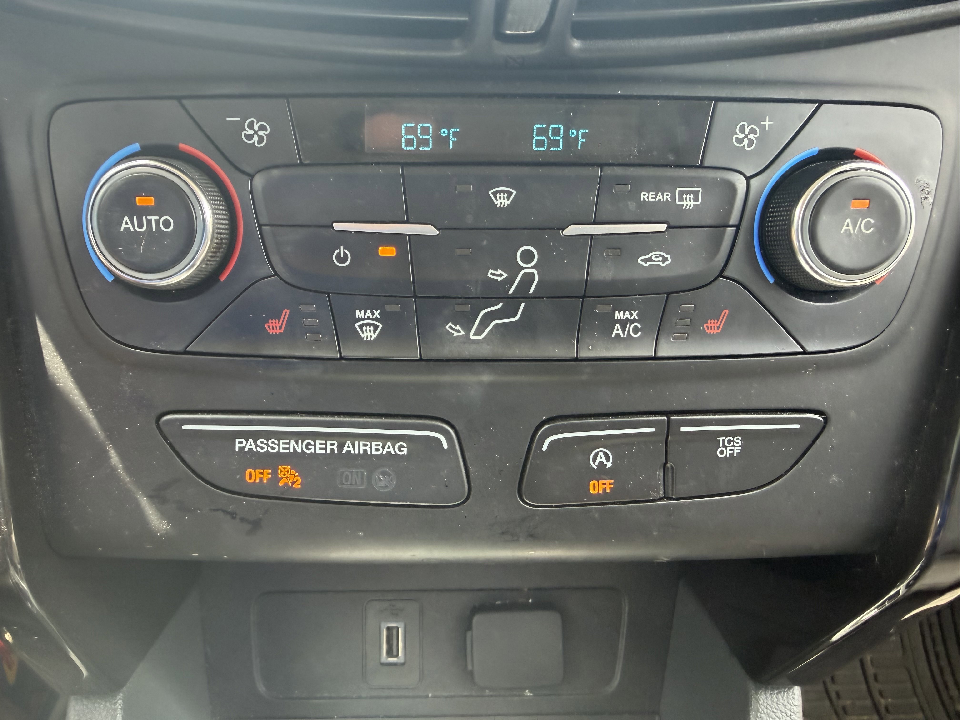 Used 2017 Ford Escape Titanium AWD/4WD image 17