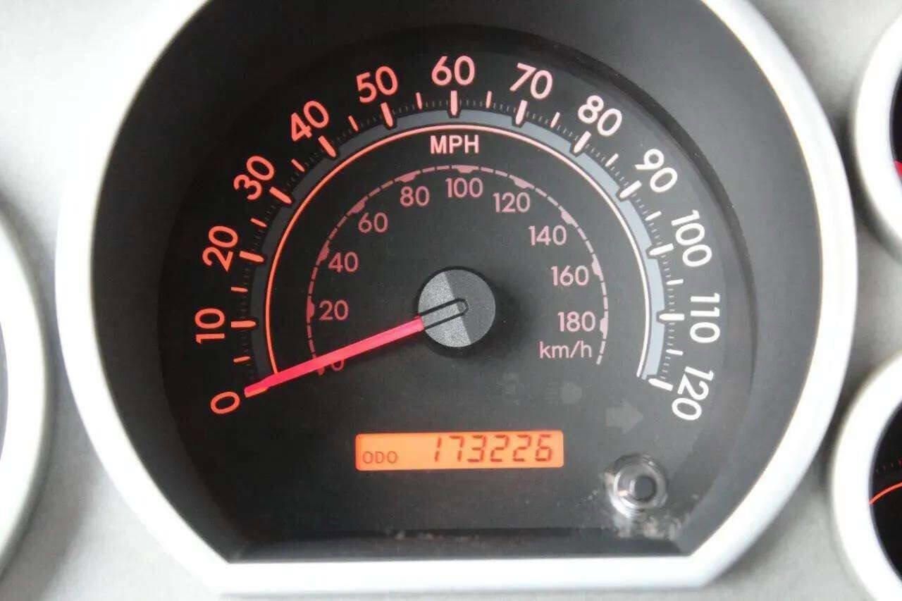 Used 2013 Toyota Tundra 4x4 CrewMax image 17