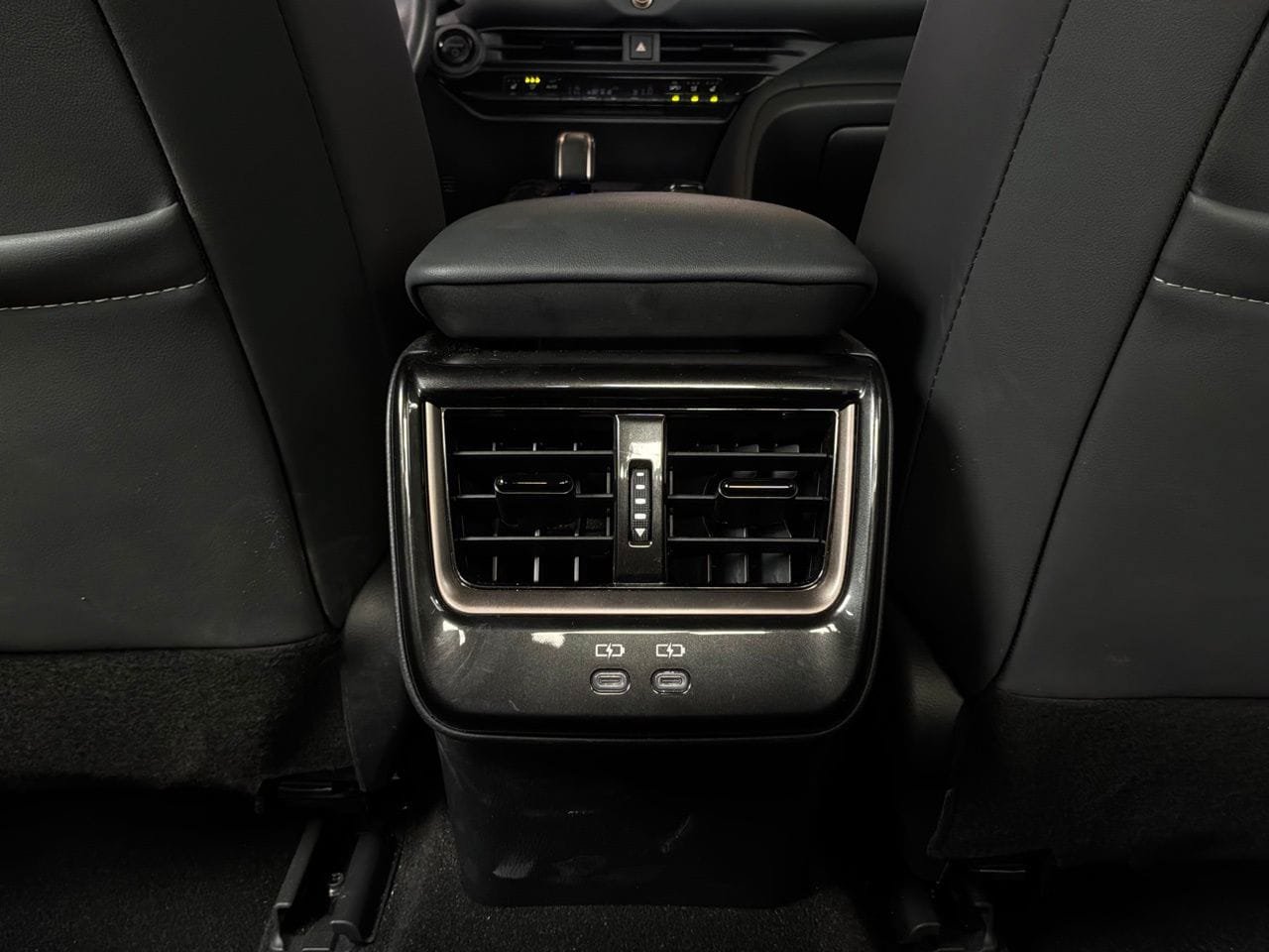 Used 2025 Toyota Crown AWD/4WD image 14