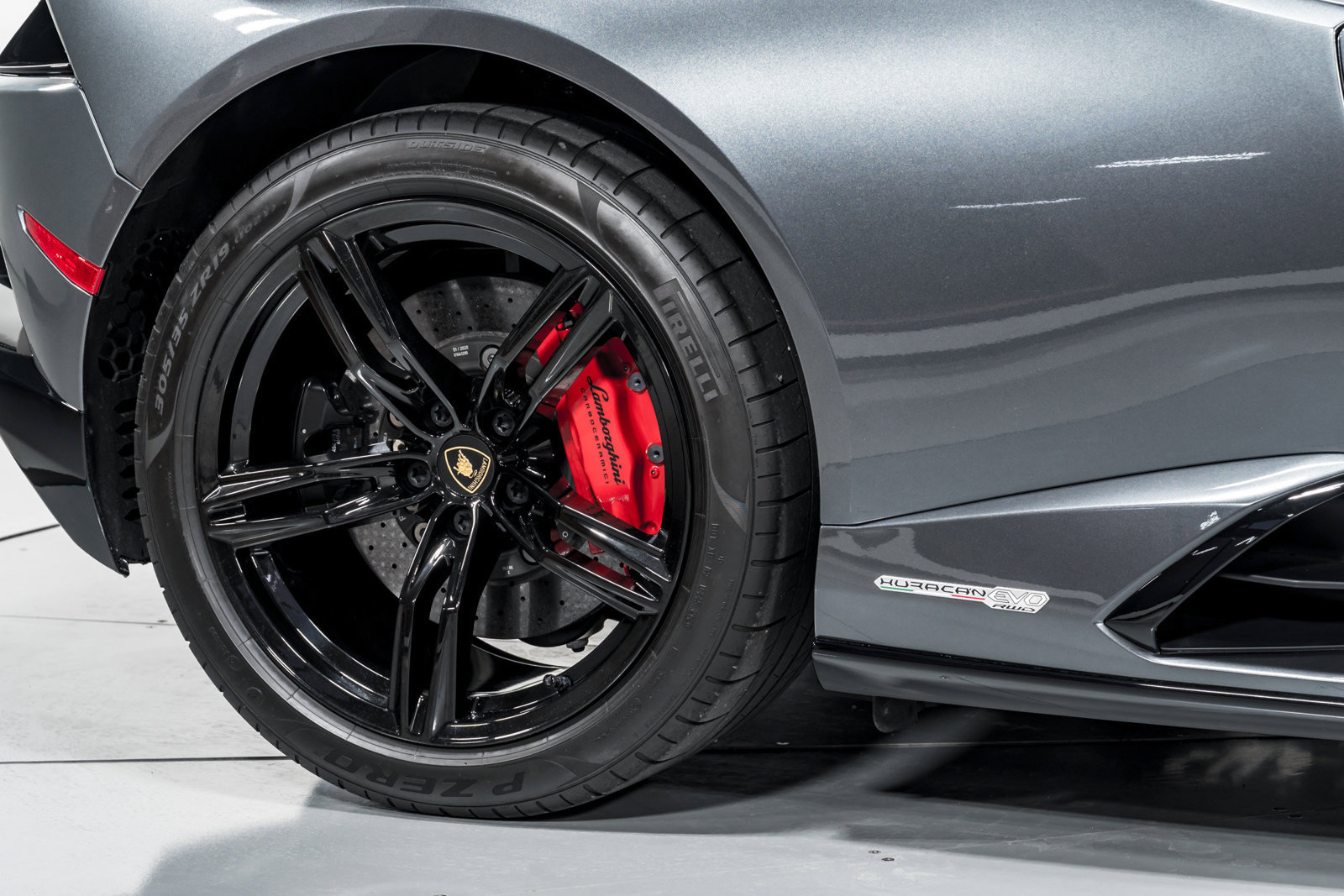 Used 2021 Lamborghini Huracan EVO RWD image 48