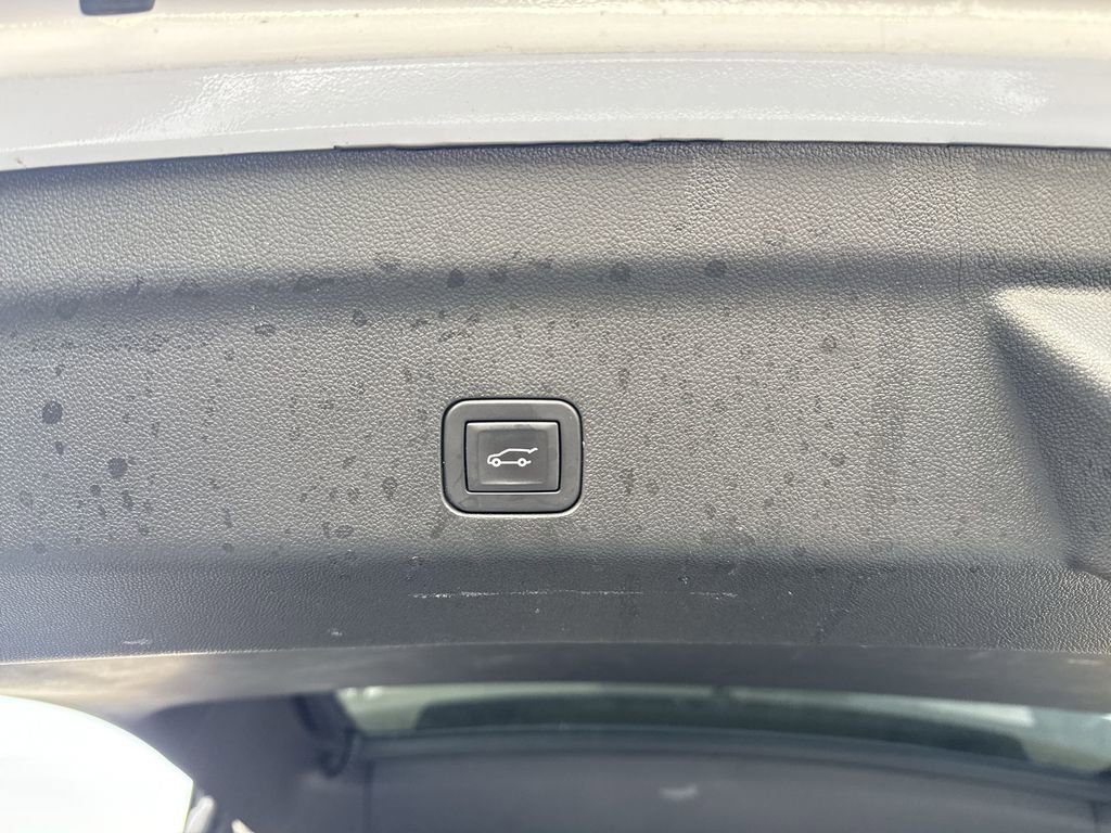 Used 2025 Chevrolet Suburban Premier AWD/4WD image 46