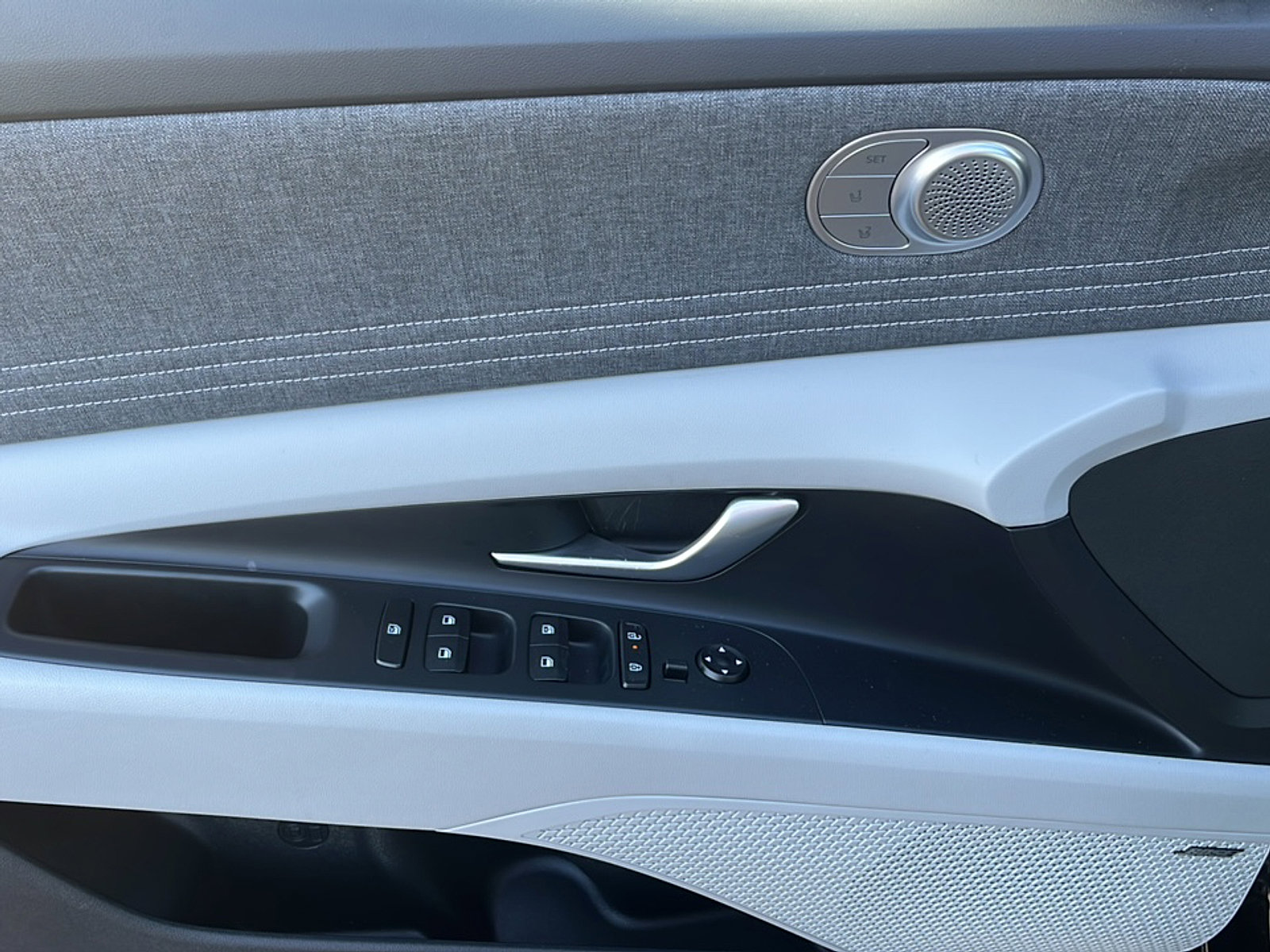 Certified 2024 Hyundai Elantra Limited image 16