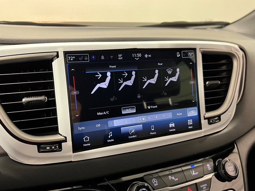 New 2026 Chrysler Voyager LX image 15