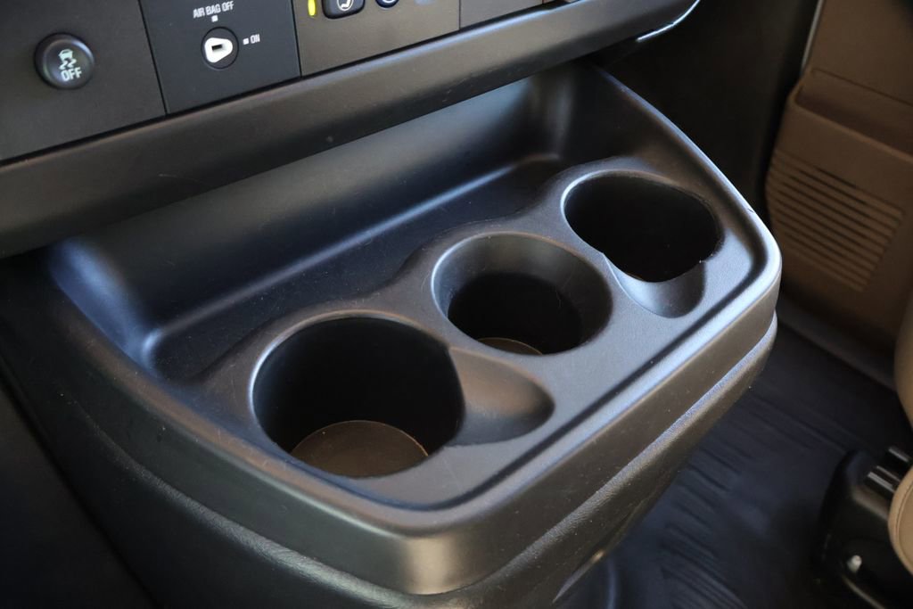 Used 2022 Chevrolet Express 3500 w/ Driver Convenience Package image 33