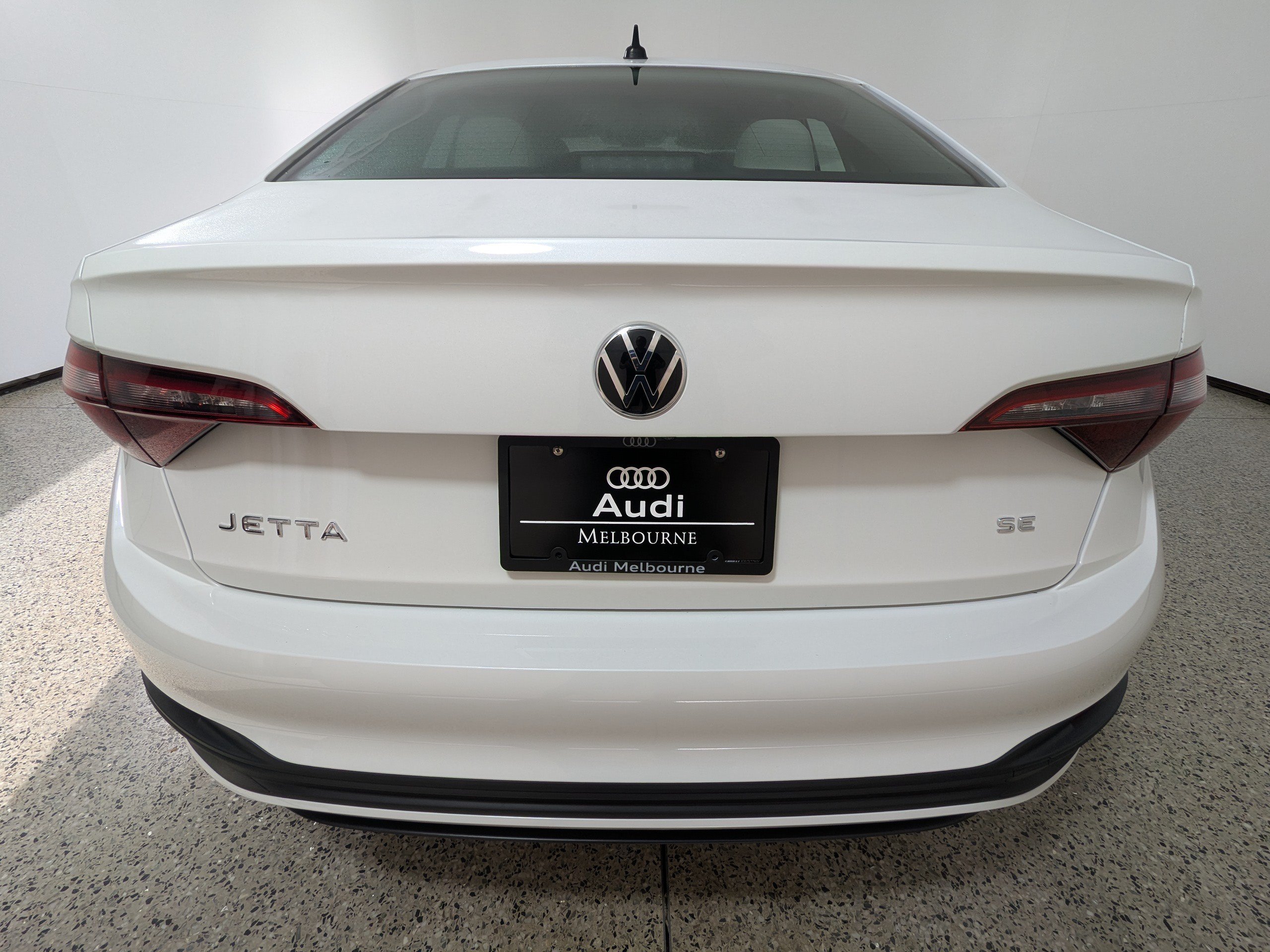 Used 2024 Volkswagen Jetta SE w/ Panoramic Sunroof Package FWD image 6