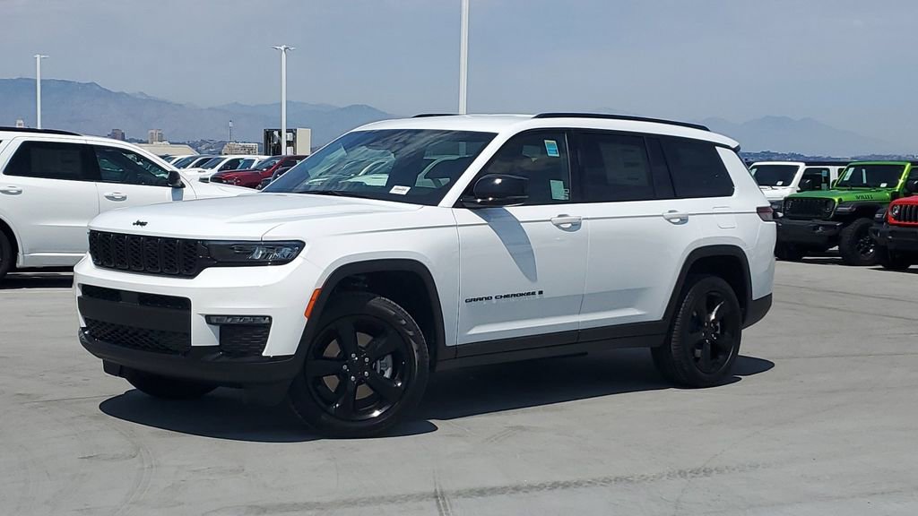 New 2025 Jeep Grand Cherokee L Limited w/ Black Appearance Package image 32