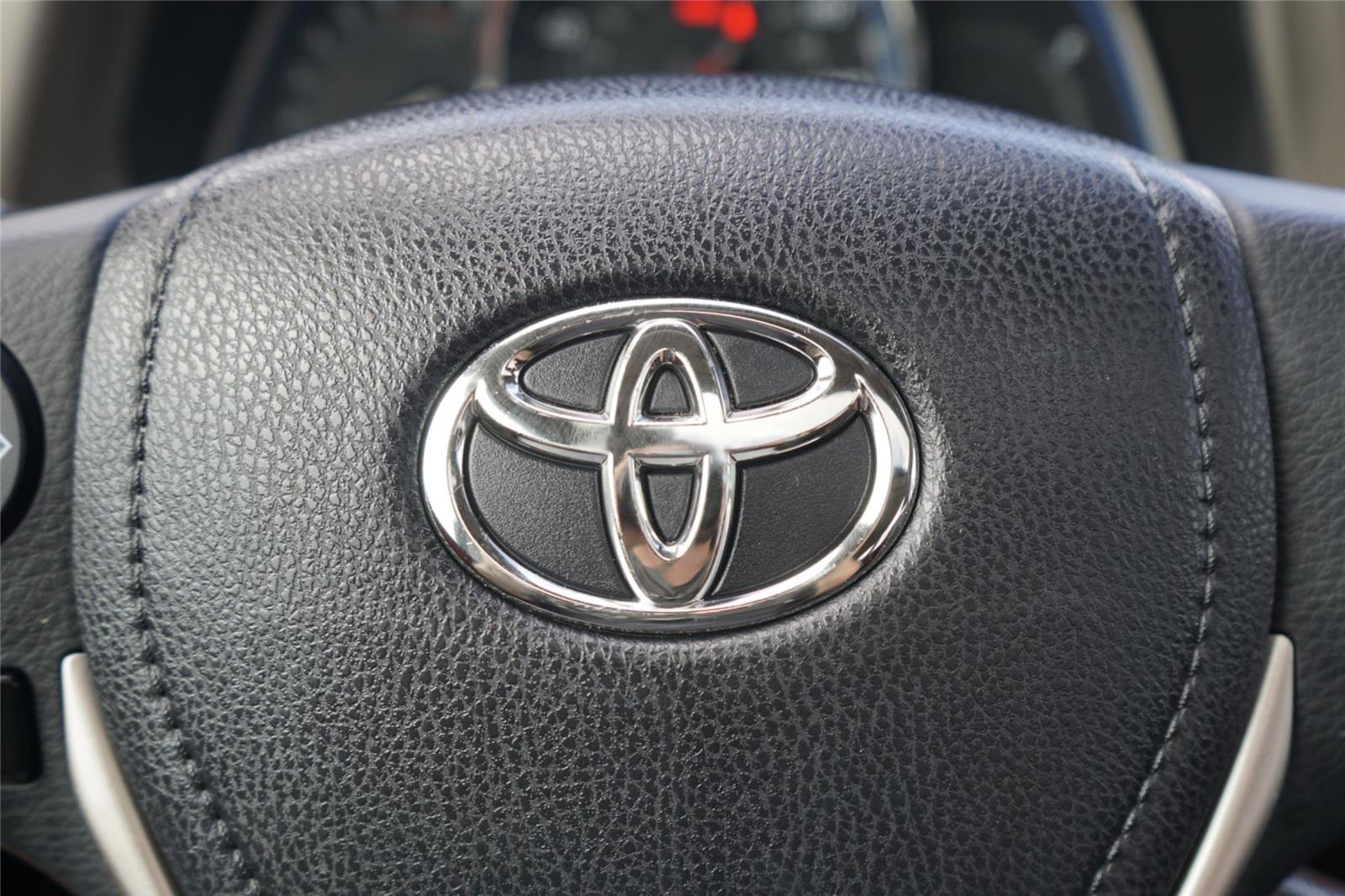 Used 2015 Toyota RAV4 Limited w/ Technology Package AWD/4WD image 15
