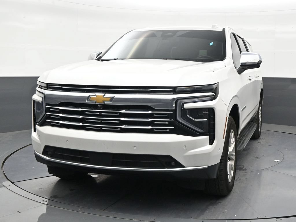Used 2025 Chevrolet Suburban Premier RWD image 8