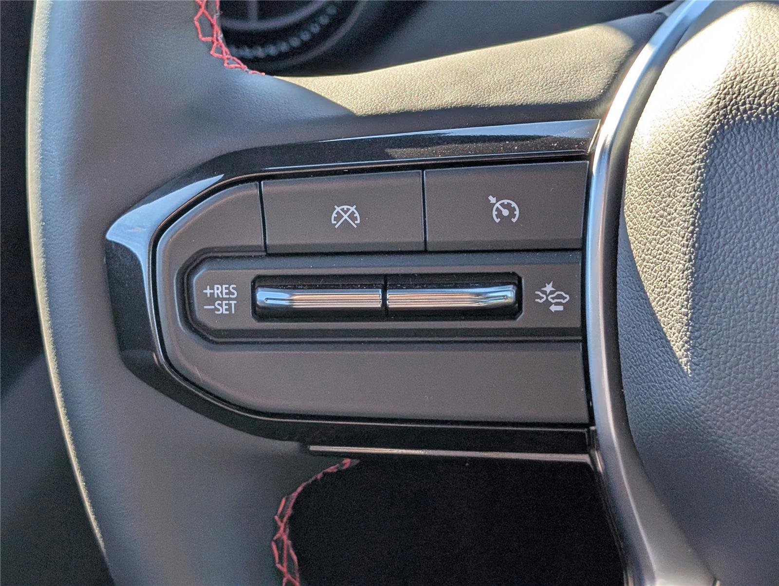 Used 2025 Chevrolet Colorado Z71 w/ Midnight Edition image 24