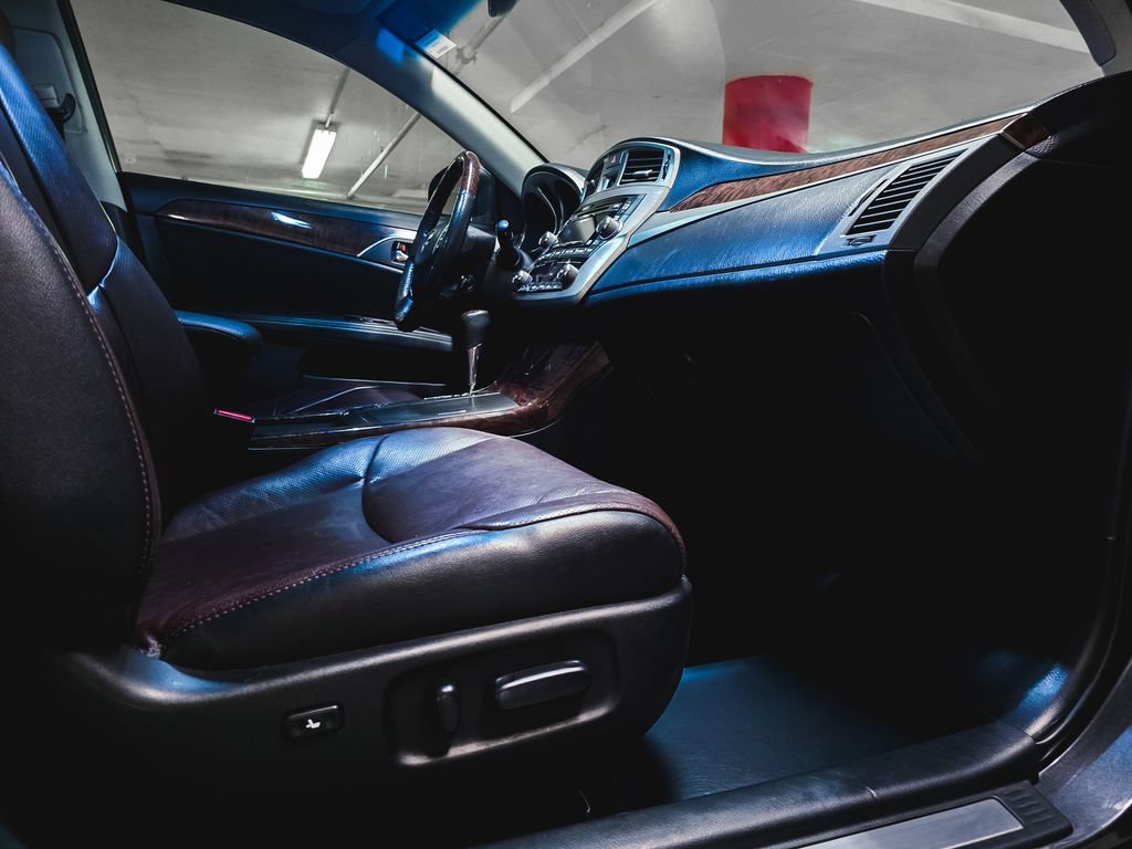 Used 2012 Toyota Avalon Limited FWD image 33