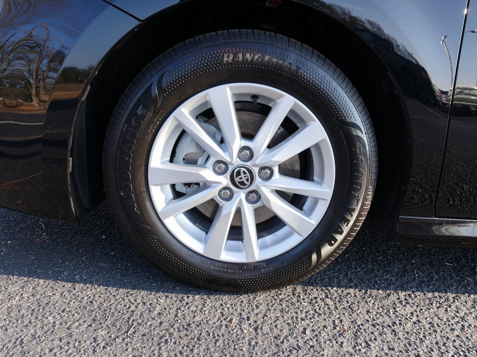 Used 2025 Toyota Camry LE image 14