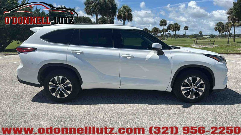 Used 2022 Toyota Highlander XLE FWD image 6