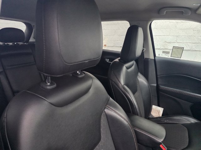 Used 2018 Jeep Compass Latitude w/ Popular Equipment Group FWD image 14