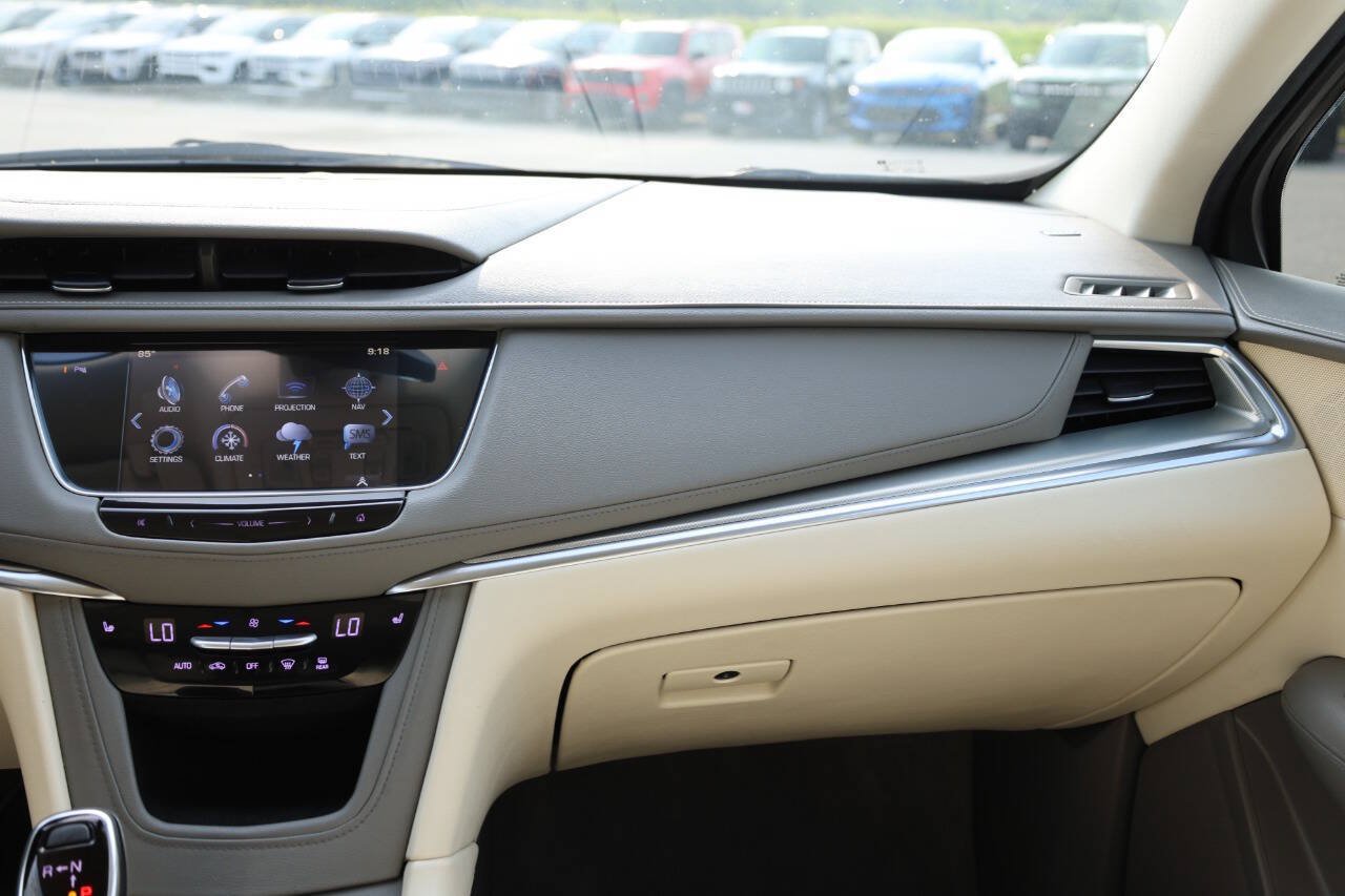 Used 2017 Cadillac XT5 Luxury w/ Driver Awareness Package AWD/4WD image 25