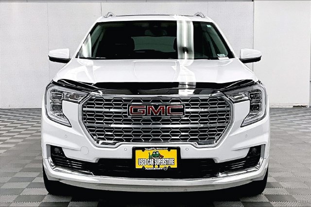 Used 2024 GMC Terrain Denali w/ Denali Premium Package AWD/4WD image 4