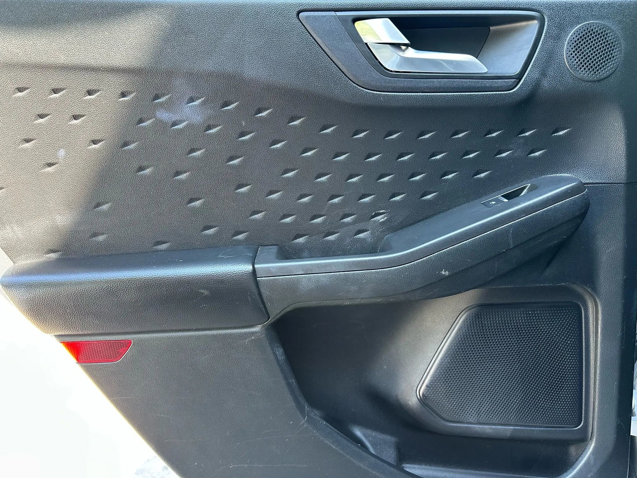 Used 2020 Ford Escape Titanium image 11