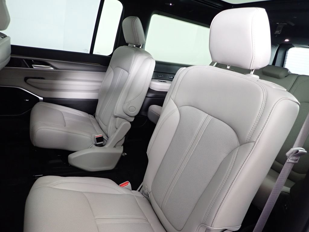 New 2026 Jeep Grand Wagoneer L Limited AWD/4WD image 38