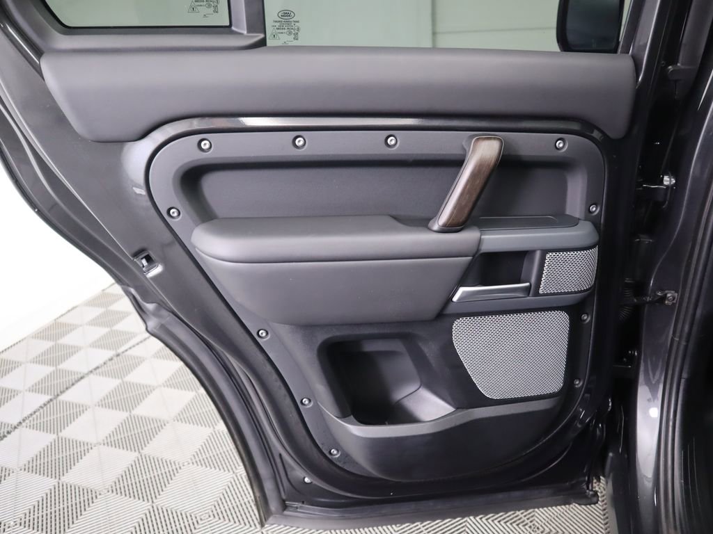 Used 2024 Land Rover Defender 130 X image 28