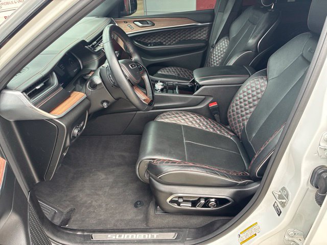Used 2022 Jeep Grand Cherokee L Summit w/ Advanced Protech Group IV AWD/4WD image 18