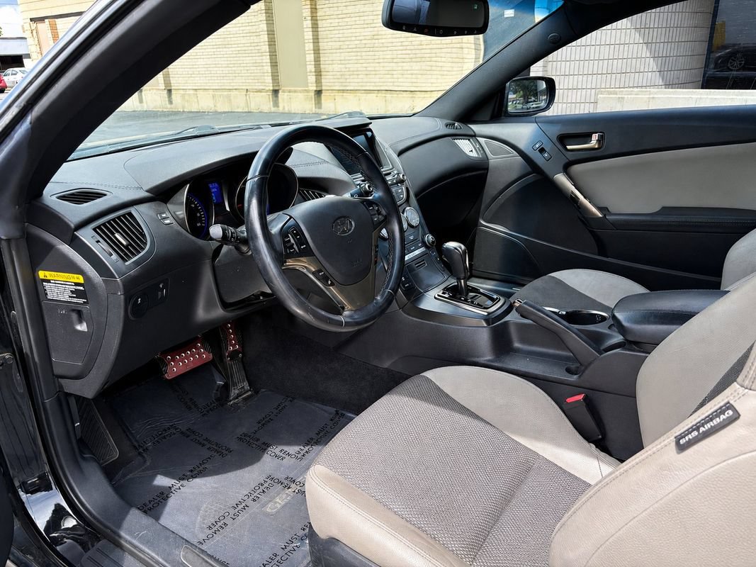 Used 2014 Hyundai Genesis 2.0T RWD image 10