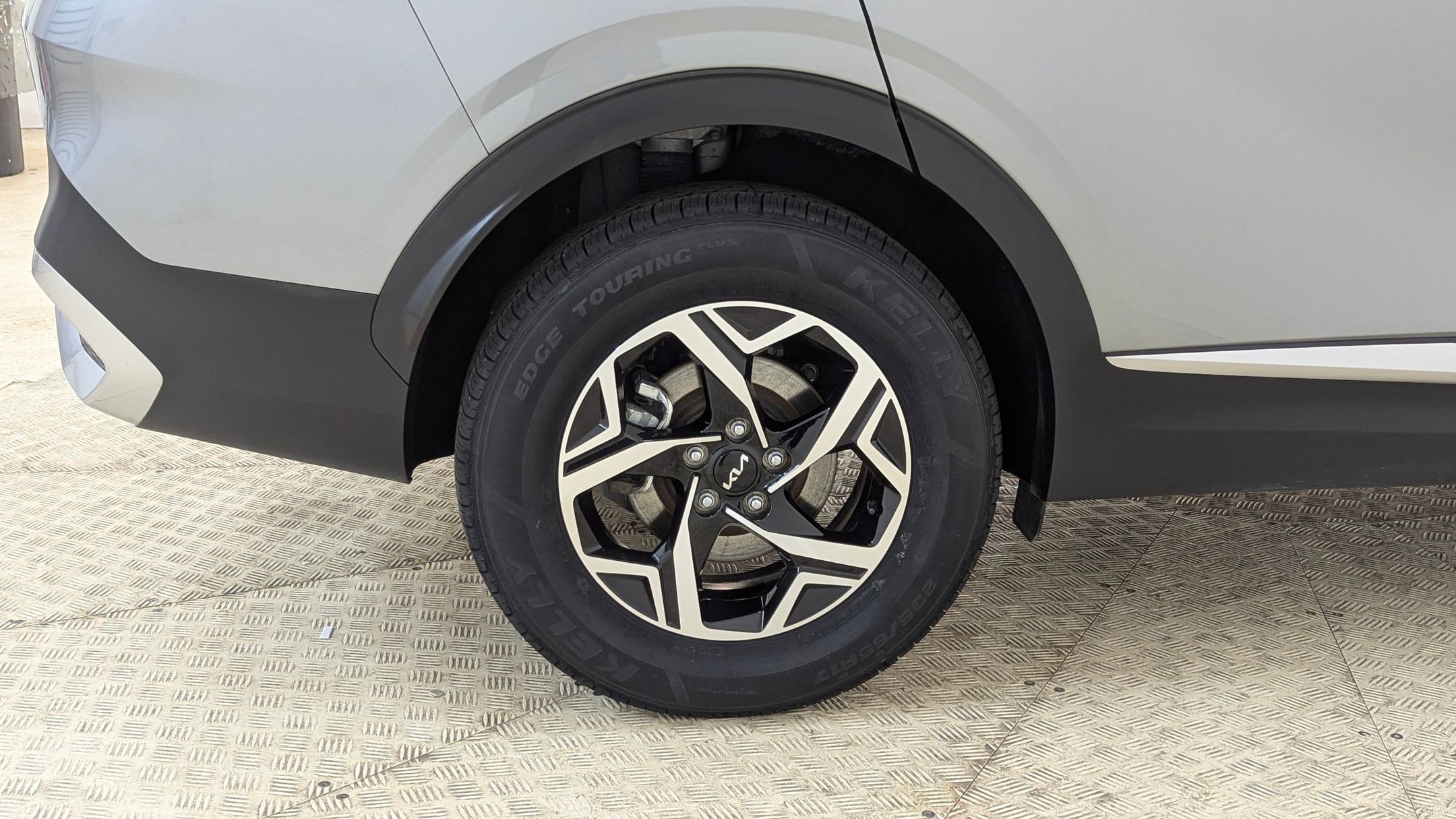 Used 2024 Kia Sportage LX image 12