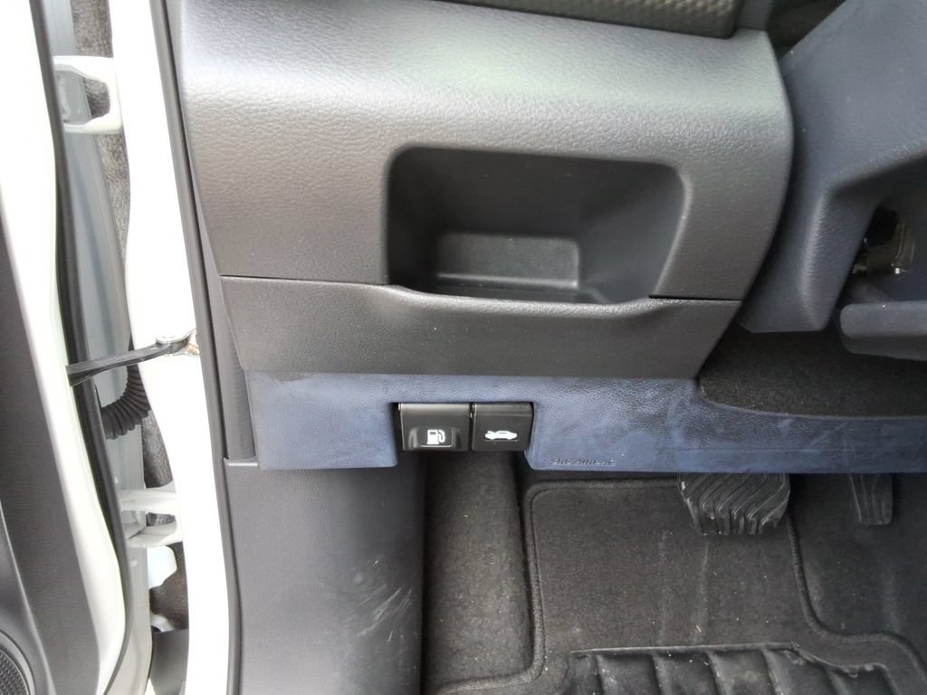 Used 2023 Nissan Kicks SV FWD image 36