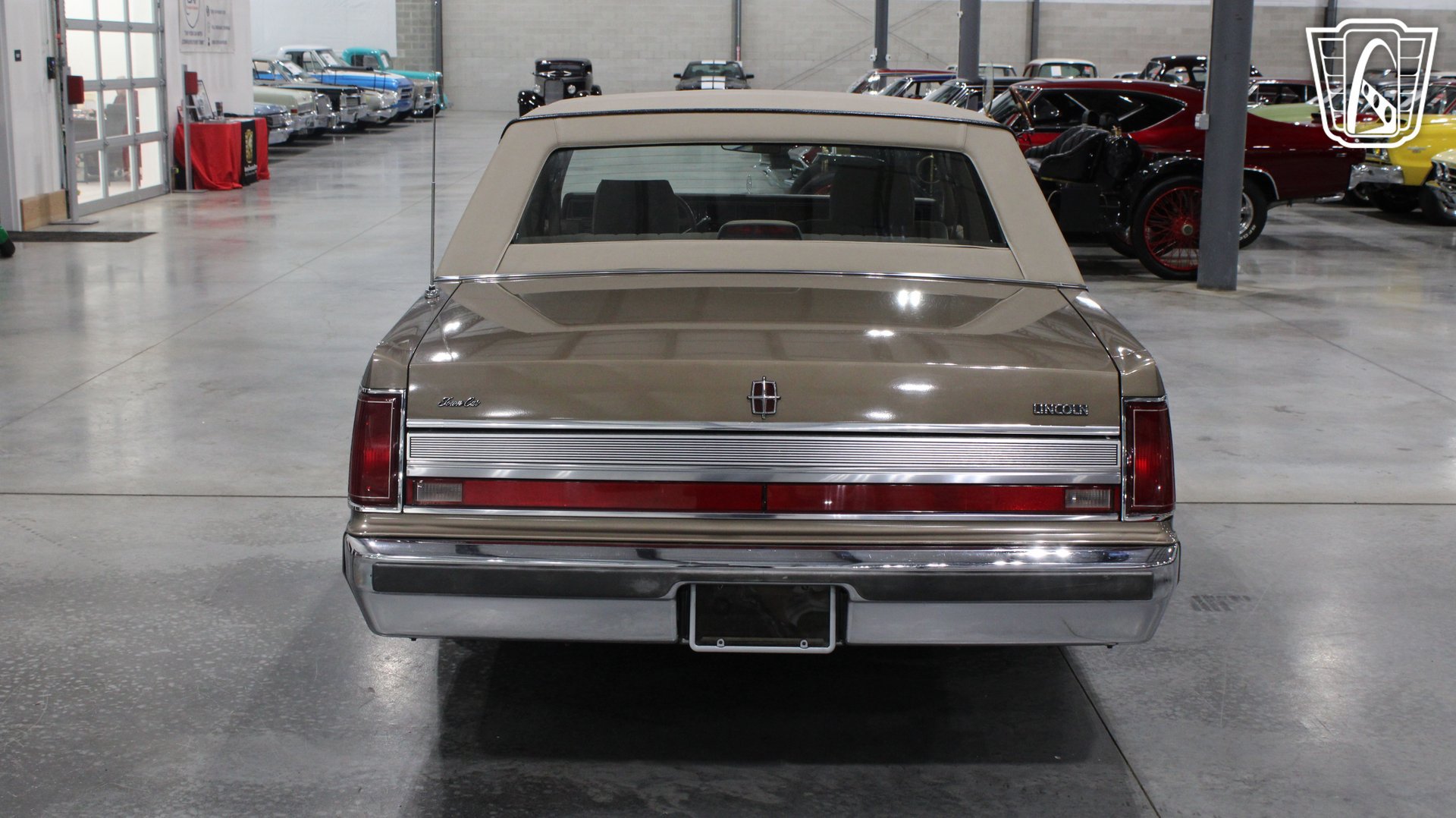 Used 1989 Lincoln Town Car RWD image 15