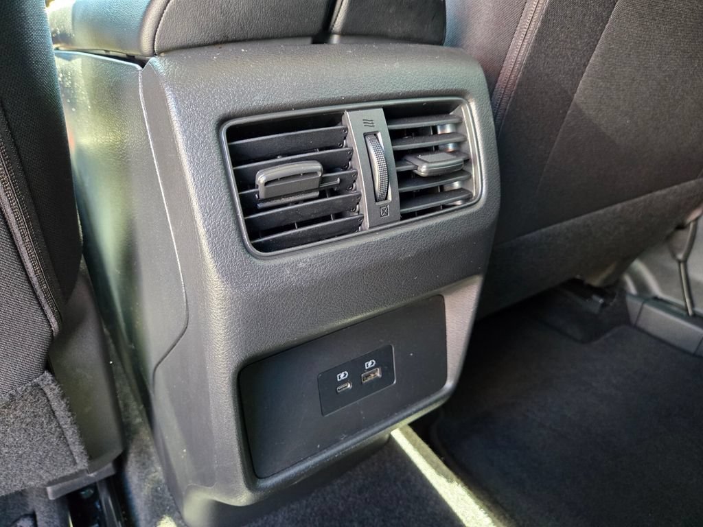 Used 2023 Nissan Rogue SV FWD image 16