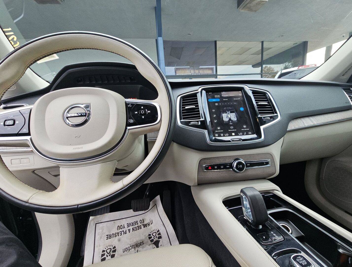 Used 2024 Volvo XC90 T8 Plus AWD/4WD image 4