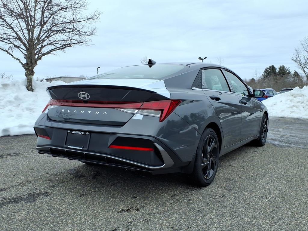 New 2026 Hyundai Elantra SEL Sport image 2