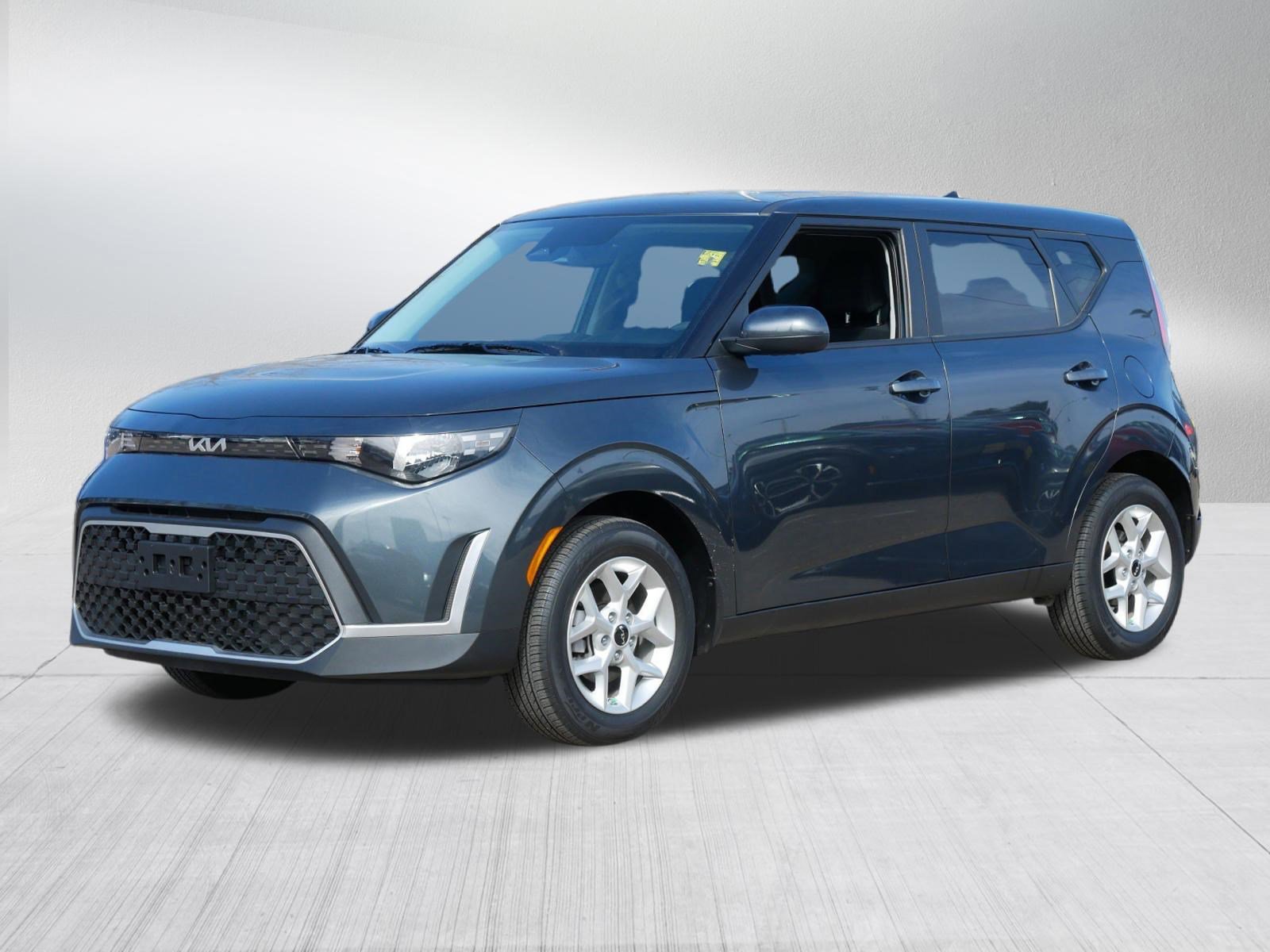 Certified 2025 Kia Soul LX w/ LX Technology Package FWD image 3