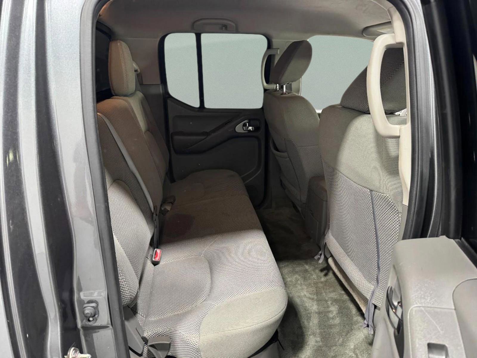 Used 2016 Nissan Frontier SV image 9