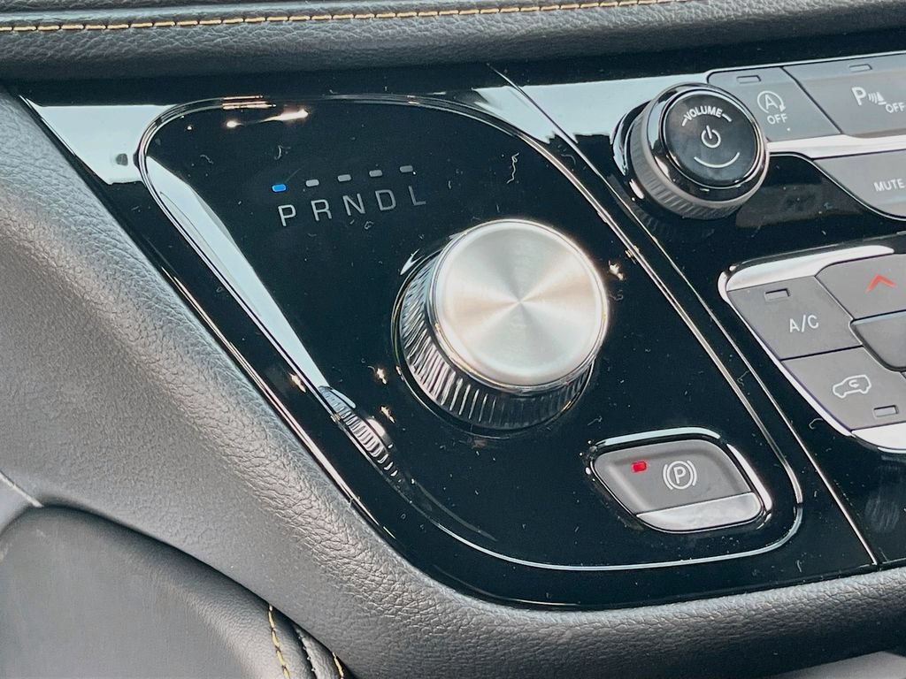 New 2027 Chrysler Pacifica Pinnacle w/ Theater Group FWD image 15