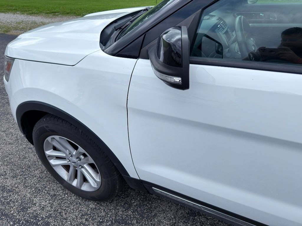 Used 2017 Ford Explorer XLT FWD image 15