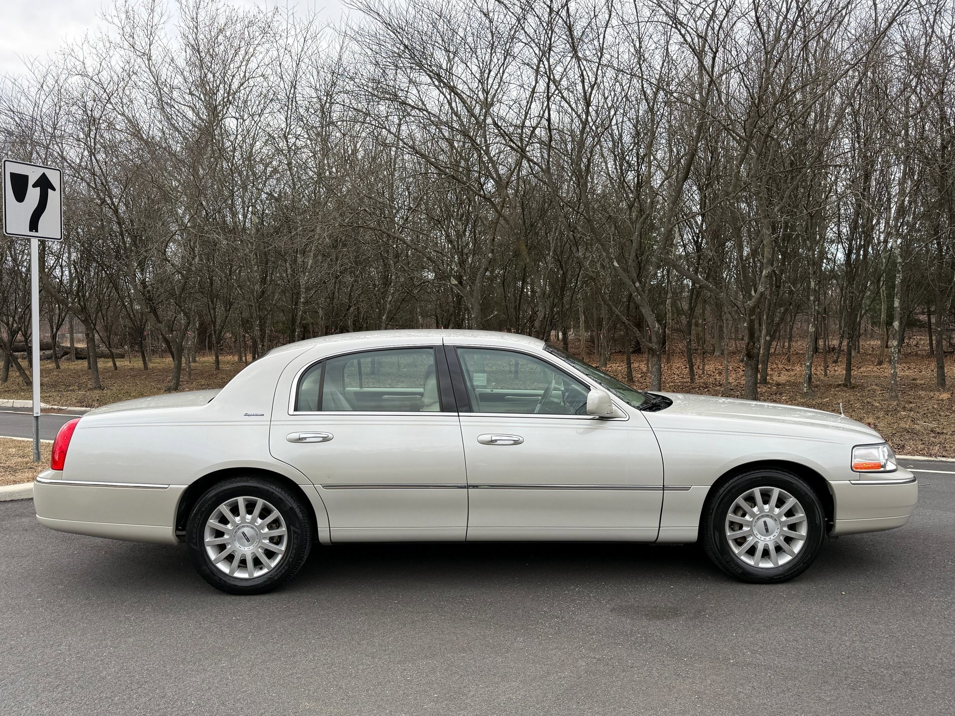 Used 2006 Lincoln Town Car Signature image 8