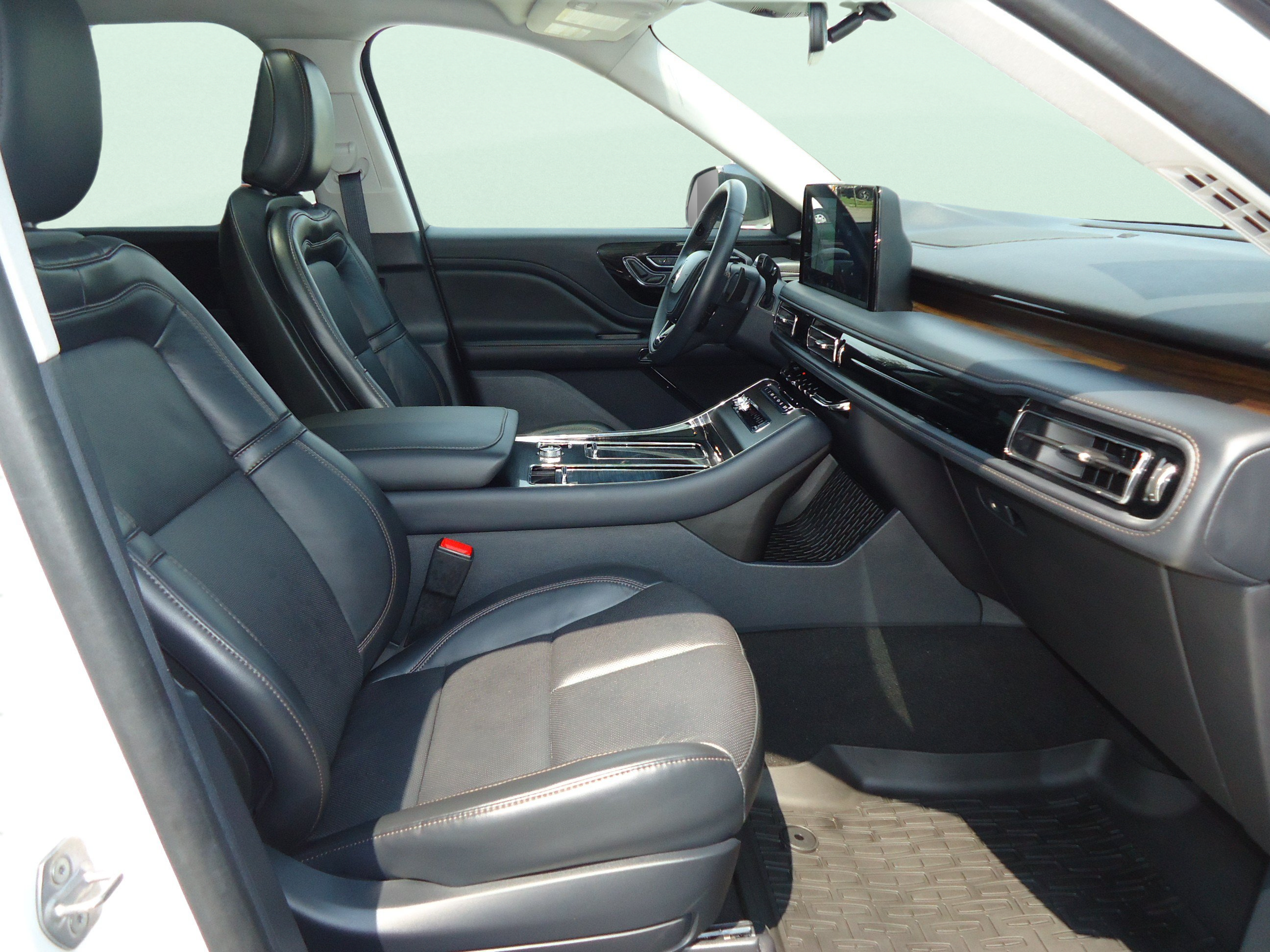 Certified 2025 Lincoln Aviator Reserve w/ Jet Appearance Package AWD/4WD image 26