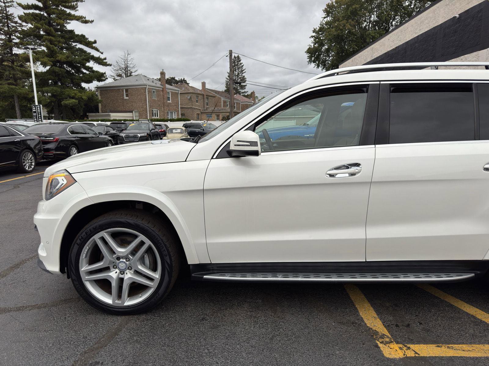 Used 2014 Mercedes-Benz GL 550 4MATIC image 17