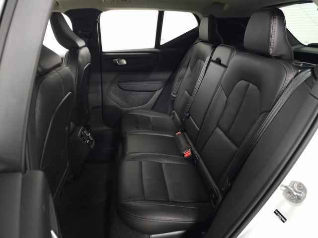 Certified 2025 Volvo XC40 B5 Core image 31