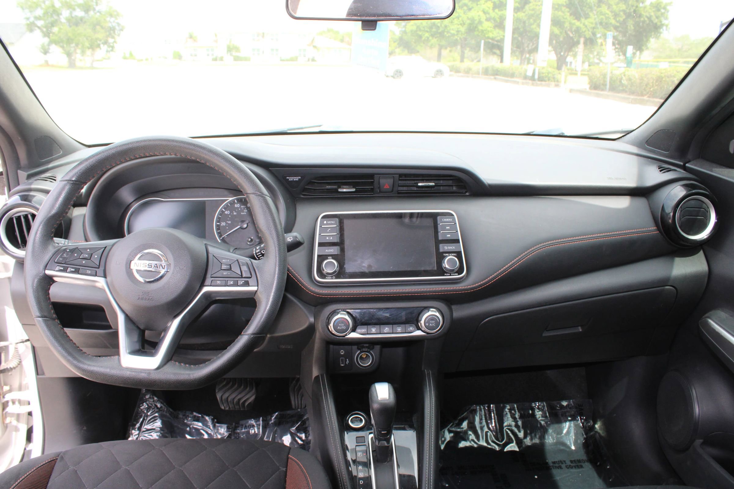 Used 2019 Nissan Kicks SR FWD image 12