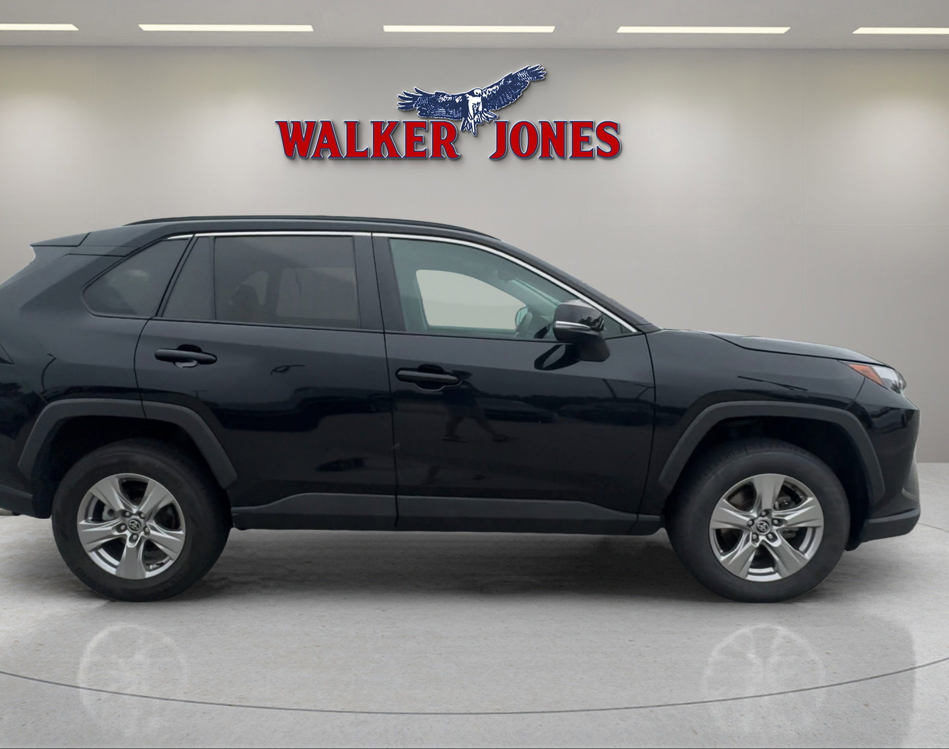 Used 2023 Toyota RAV4 XLE image 2