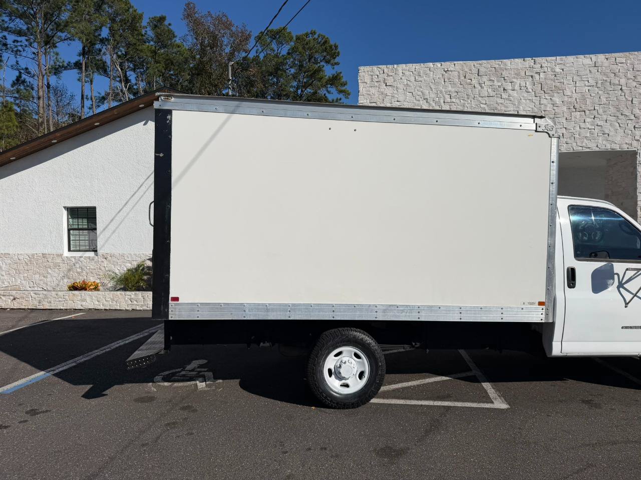 Used 2007 Chevrolet Express 3500 RWD image 14